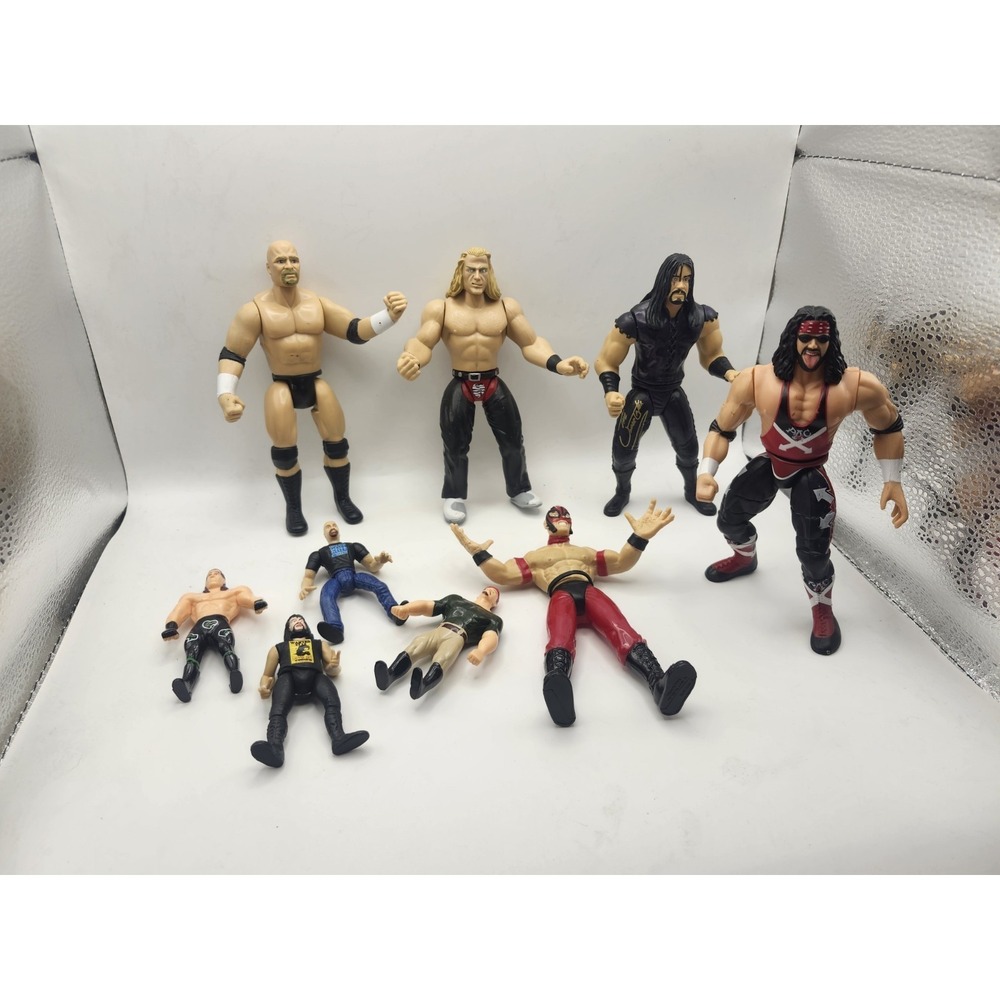Lot of 9 Vintage WWE WWF Wrestling Action Figures 7"(5) & 2"(4)   1998